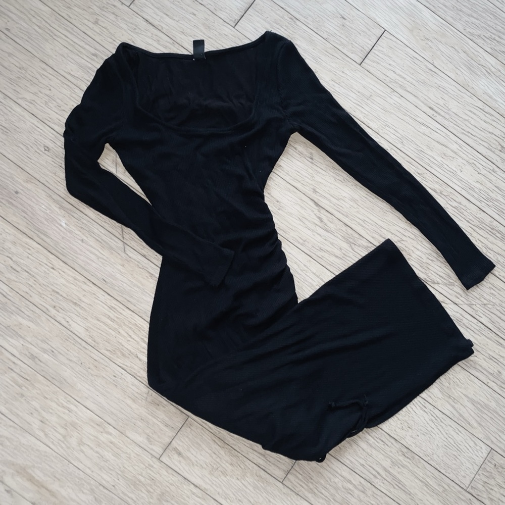 Black long sleeve ribbed dress with slit on side